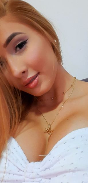 Model - Bianca Brunni deepthroat