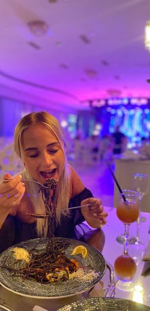 Model - AppleBrandy striptease