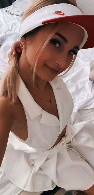 Model - AppleBrandy striptease