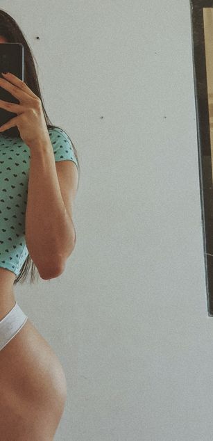 Model - PaulinaCute deepthroat