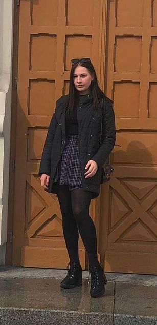 Model - BettiStoun bigtits