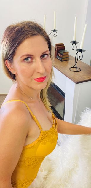 Model - Jasmin Taylor curvy