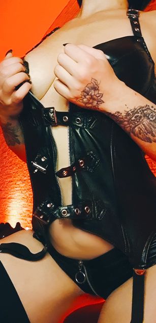 Model - AnnaLu heels