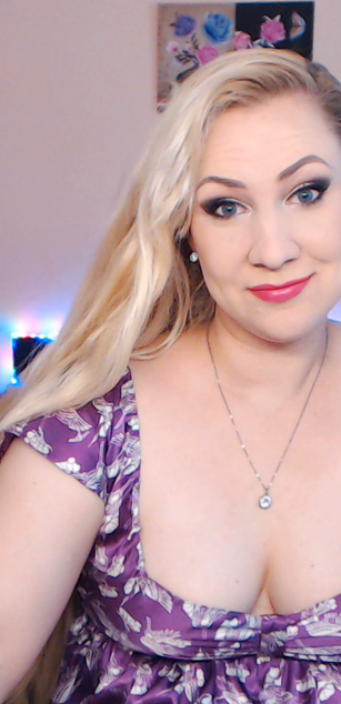 Model - Miss Lexy Gold fetish