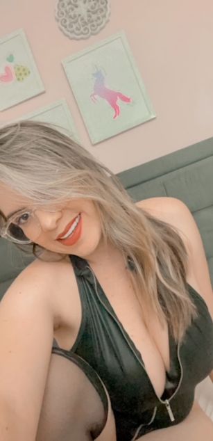 Model - Nina Parker blowjob