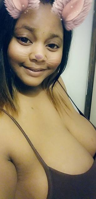 Model - LaMoora hugetits