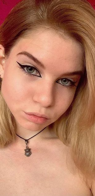 Model - DolceVita25 girl