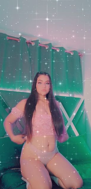 Model - Liz sweet deepthroat