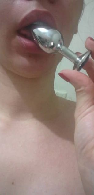 Model - Heidy Kung blowjob