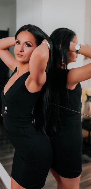 Model - MiraLocks sexy