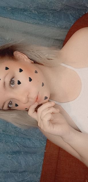 Model - Vikitty striptease