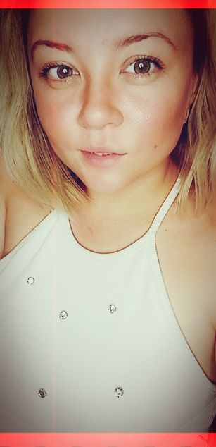 Model - Vikitty striptease