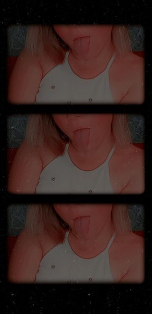 Model - Vikitty striptease