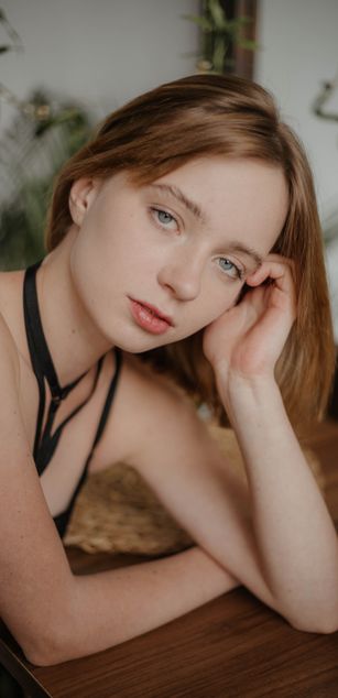 Model - EllyMur deepthroat