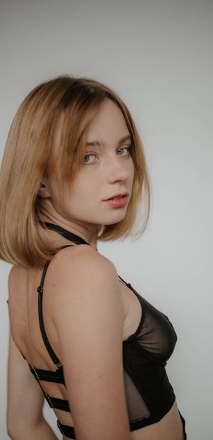 Model - EllyMur deepthroat