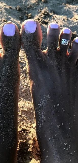 Model - Simone Savage feet