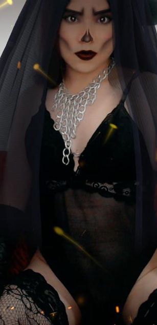 Model - Camila Carrington dominatrix