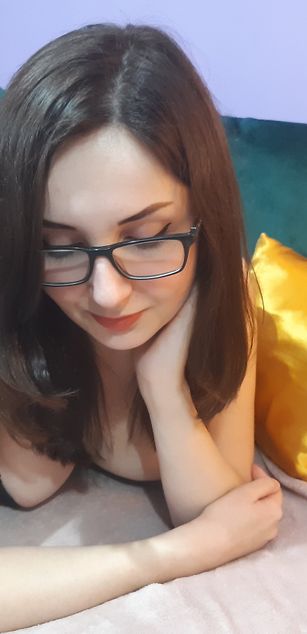 Model - LeilaBlissXO curvy