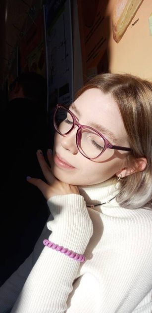 Model - marigold sexy