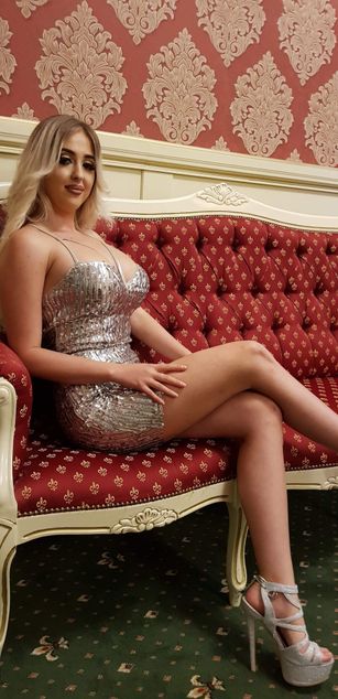 Model - raysa deepthroat