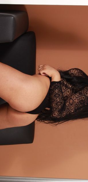 Model - Luisa Vinasco bigboobs