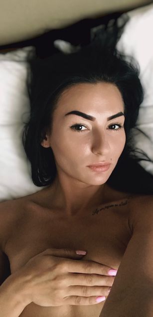 Model - FitnessMiss29 bignipples