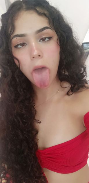 Model - LOLLY deepthroat