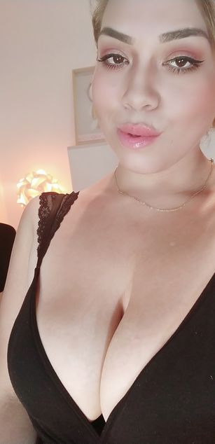 Model - NatalyLars Blonde