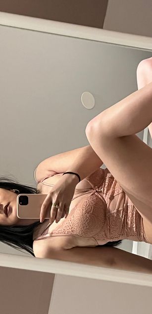 Model - simomary sex