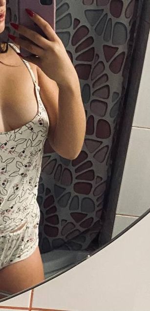 Model - 01Flower brunette