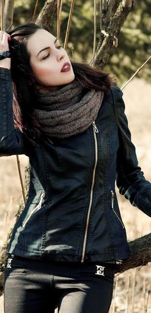 Model - Naomi Raitman   2