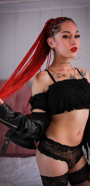 Model - Hanna Reyes deepthroat