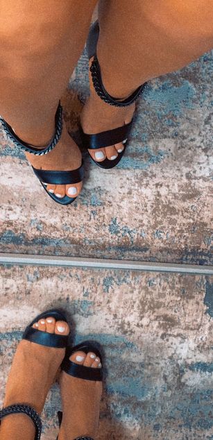 Model - Jennifer striptease