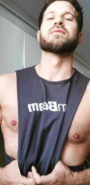 Model - Hadess_Fit feet