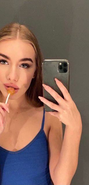 Model - TONNI lesbian