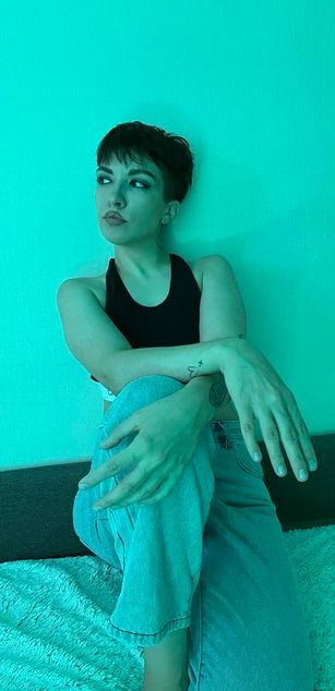 Model - TONNI lesbian