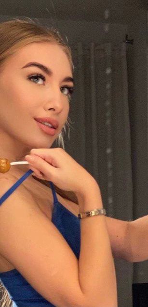 Model - TONNI lesbian