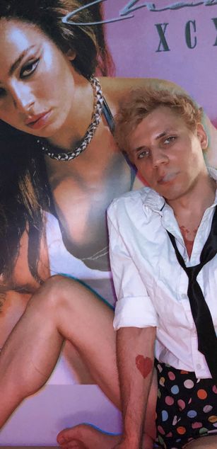 Model - Robert Sativa ass