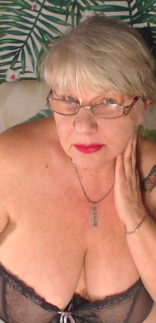 Model - XBigTitsX hugetits