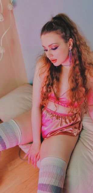 Model - Stephany curvy