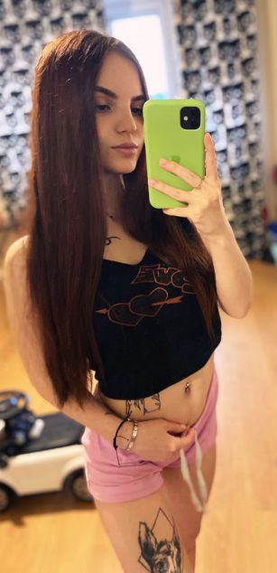 Model - VictoriaRees deepthroat