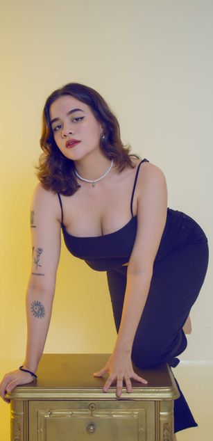 Model - ChloeMontes boobs