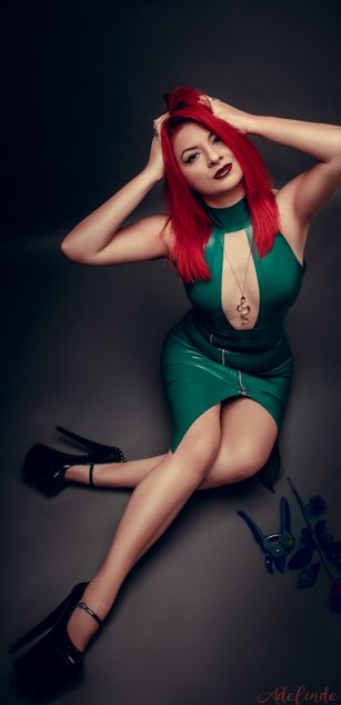 Model - AdelindeDesade dominatrix