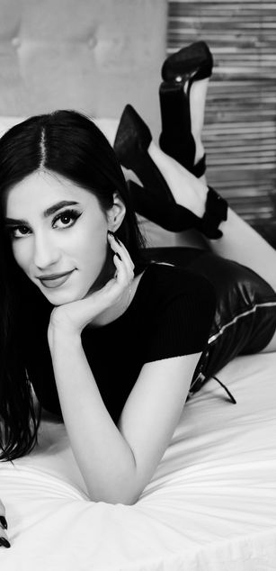 Model - AmeliaJune ass