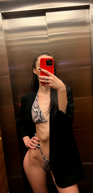 Model - AmeliaJune ass