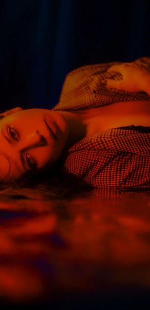 Model - Lisa_Nelson dildo