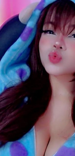 Model - naoko_mori striptease