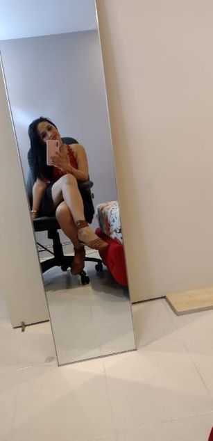 Model - electra milf