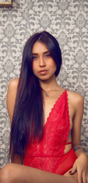 Model - Erina Slade sexy