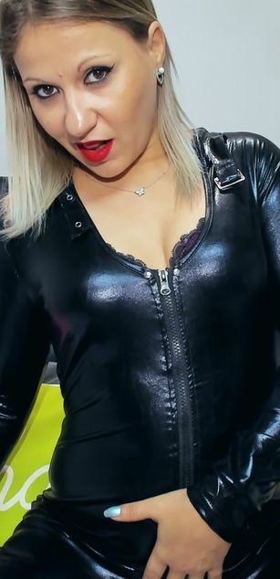 Model - AdelaHot sexy